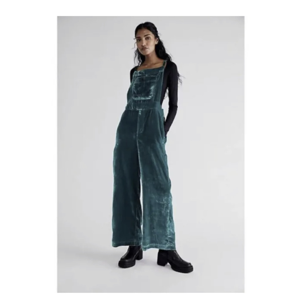 Free People Crushed Velvet Overalls Womens Medium Emerald Green Jumpsuit New